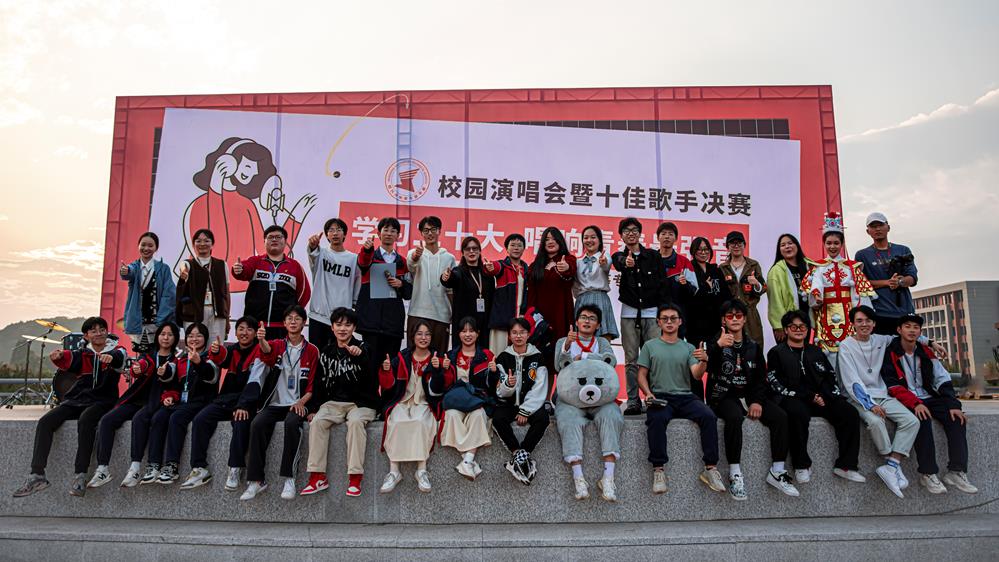 edcb6533a9474ad4bd8e80213014bc47.jpg